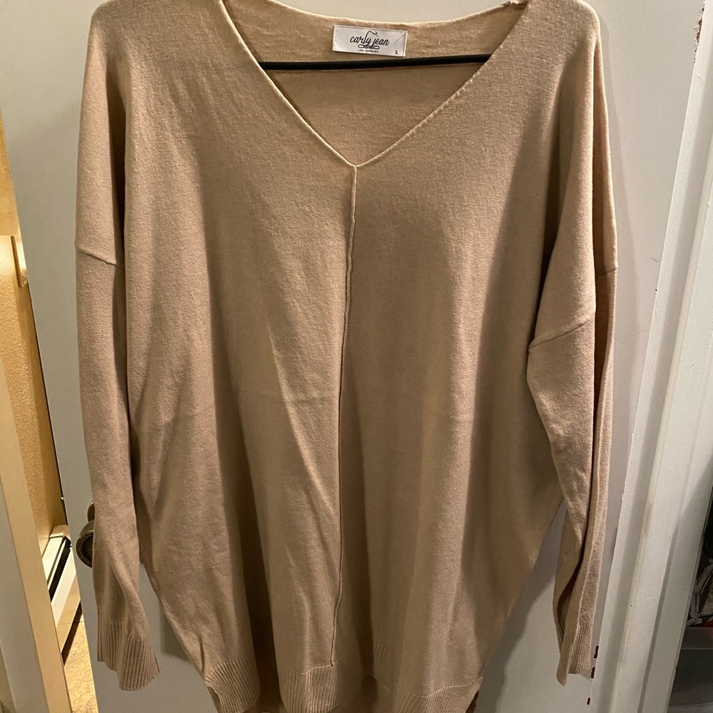 Carly Jean Los Angeles Finn Pull-Over